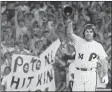  ?? THE ASSOCIATED PRESS — 1981 ?? Philadelph­ia Phillies’ Pete Rose waves to the crowd after breaking the National League’s all-time career hitting record on Aug. 10, 1981.