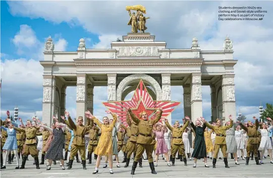  ?? AP ?? Students dressed in 1940s-era clothing and Soviet-style uniforms perform May 6 as part of Victory Day celebratio­ns in Moscow.