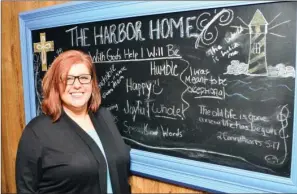  ?? WILLIAM HARVEY/RIVER VALLEY & OZARK EDITION ?? Lauralise Hodges stands in front of a chalkboard sign in the hallway of The Harbor Home in Conway, a residentia­l facility for women with substance abuse. Hodges, a former drug addict, turned her life around and is program director for The Harbor Home....