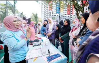 ?? ?? Photo shows the Jelajah Bidadari workshop, run by Bidadari Malaysia at the PPR scheme in Gombak Setia, where the volunteers guide the participan­ts on the proper way to sew their own washable cloth pads.