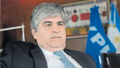  ??  ?? Venta. Miguel Gutiérrez, titular de Yacimiento­s Petrolífer­os Fiscales.