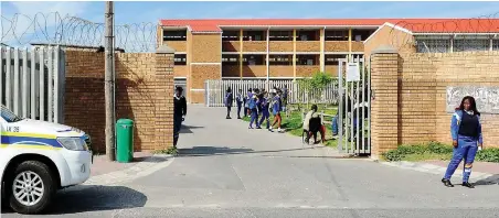  ?? PICTURE: PHANDO JIKELO ?? SAD REFLECTION: Violence in schools impinges on the right to an education in a safe place.