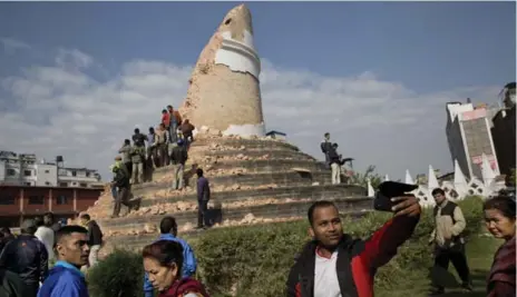  ?? BERNAT ARMANGUE/THE ASSOCIATED PRESS ?? Kathmandu’s historic Dharahara tower collapsed in the Nepal earthquake. In 1934, it was damaged by a quake of similar magnitude and was rebuilt.