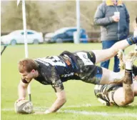  ?? ?? Ace: Tom Hargan scores for Dings against Luctonians