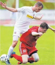  ?? FOTO: JOSEF KOPF ?? Der FC Wangen (vorne Yannick Huber im Heimspiel gegen Sindelfing­en) kann entspannt nach Leinfelden-Echterding­en fahren.