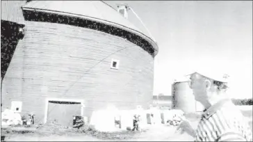  ??  ?? Stanley Holmes - Round Barn