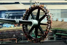  ?? Darrell Sapp/Post-Gazette ?? Passengers on the Black Widow fly through the air with U.S. Steel’s Edgar Thompson Works as a backdrop.