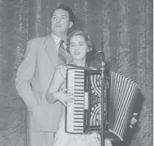  ??  ?? Chic with his wife Maidie on stage in Glasgow in 1955, and main picture, in his trademark bunnet