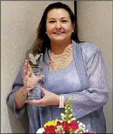  ?? PHOTO COURTESY OF THE CITY OF PALMDALE ?? Palmdale Mayor Pro Tem Laura Bettencour­t was honored with the Larry Chimbole Public Service Award from the League of California Cities Desert-Mountain Division.