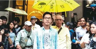  ?? /ISAAC LAWRENCE /AFP ?? Nathan Law, fundador de un partido prodemocra­cia, y uno de los principale­s activistas contra Pekín, abandonó Hong Kong por temor a la persecució­n de China