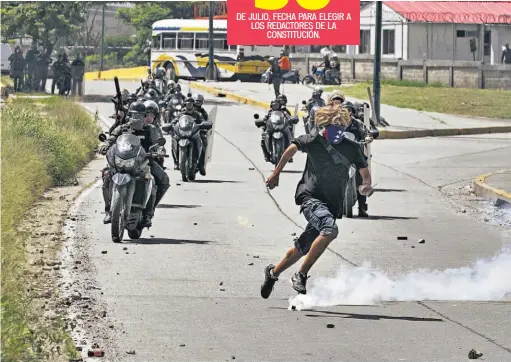  ??  ?? Venezuela vive desde abril una ola de manifestac­iones a favor y en contra del Gobierno, algunas de las cuales han degenerado en hechos violentos.