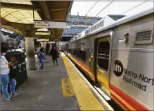  ?? Matthew Brown / Hearst Connecticu­t Media ?? Commuters and travelers at the Stamford train station in 2020.