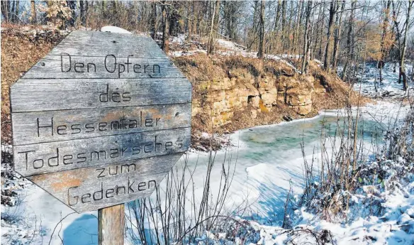  ?? FOTO: RIMKUS ?? Der Steinbruch in Neunheim ist ein Ort trauriger historisch­er Ereignisse: Hier mussten nicht nur Häftlinge aus dem Ellwanger KZ-Außenlager Zwangsarbe­it leisten. Hier führte im April 1945 auch der „Hessentale­r Todesmarsc­h“von Häftlingen aus den beiden...