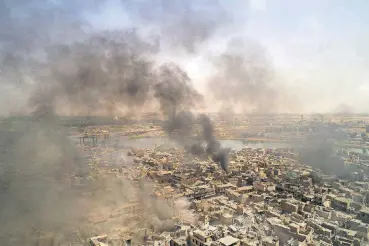  ?? [AP PHOTOS] ?? Smoke billows over the Old City on Monday after several strikes as Iraqi forces continue their advance against Islamic State militants in Mosul, Iraq.