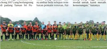  ??  ?? PEMAIN BSPFC dan pemain IPD Subang Jaya bergambar sebelum perlawanan bermula.