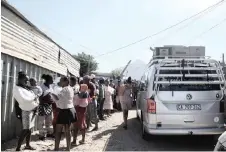  ?? | SUPPLIED ?? VOLUNTEERS from Ladles of Love expand efforts to distribute food to needy communitie­s.