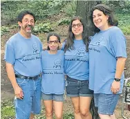  ??  ?? Hannah (second from left) with her dad Bruce, sister Bari and mom Stacy.