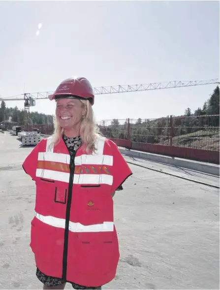  ?? FOTO: J B TARANRØD ?? ordfører og kjaereste Hedda Foss Fives (Ap) sin tur til å klippe snora når den nye veien åpner i november?