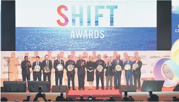 ??  ?? Najib (sixth left) poses for a photo with recipients of the Global Blue Ocean Shift Awards yesterday. Also receiving the awards are Deputy Prime Minister Datuk Seri Dr Ahmad Zahid Hamidi (fifth left) and Minister of Defense Datuk Seri Hishammudd­in Tun...