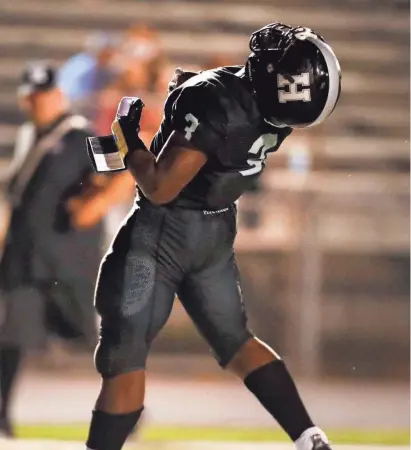  ?? JOE RONDONE/THE COMMERCIAL APPEAL ?? Houston’s Josh Mathis screams out in celebratio­n of his touchdown run against Christian Brothers on Friday.