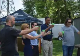  ?? MARIAN DENNIS — MEDIANEWS GROUP ?? Organizers of Trails on Tap raise a glass to the first of several planned pop-up beer gardens along the Schuylkill River Trail.