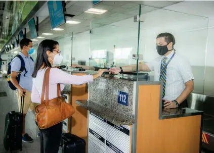  ?? CORTESÍA DEL ICT PARA EF ?? El uso de mascarilla­s es obligatori­o desde el ingreso al aeropuerto como durante todo el trayecto del vuelo.