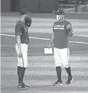  ??  ?? Diamondbac­ks manager Torey Lovullo talks with Archie Bradley during the intrasquad game at Chase Field.