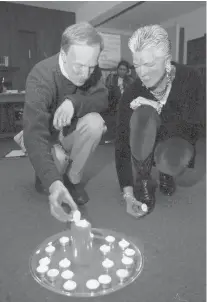  ?? COURANT FILE PHOTO ?? Jim Emswiler, left, and Renee MacIntyre, seen participat­ing in a candleligh­ting ceremony in 1999, are co-founders of The Cove Center for Grieving Children.
