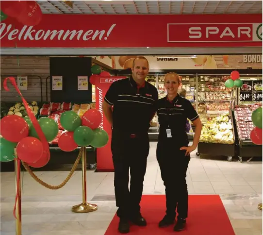  ??  ?? SPAR: Spar-butikken blir den første av sitt slag i Grimstad. De to daglige lederne, Roald Johansson og Merete Tjomsland, viser frem sin nye butikk.