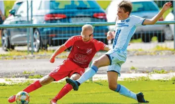  ?? Foto: Daniel Worsch ?? Kein Vorbeikomm­en: Der SV Klingsmoos (links Tobias Wäcker) kam gegen den SV Feldheim (Jonas Landes) nicht über ein 1:1‰Un‰ entschiede­n hinaus.