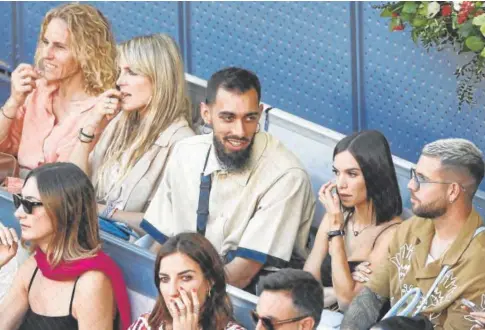  ?? ?? Borja Iglesias y Aitor Ruibal, presentes en la final femenina del Mutua Madrid Open de tenis del sábado // EFE