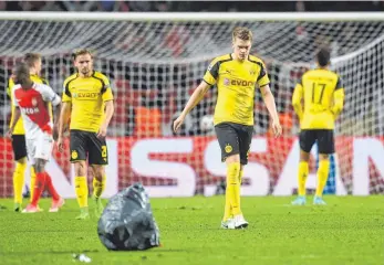  ?? FOTO: DPA ?? Zum Restmüll gehört die Bundesliga längst nicht, dennoch hätte sich die DFL ein anderes Abschneide­n gewünscht.