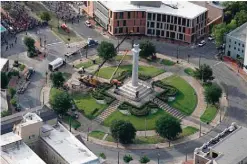  ??  ?? NEW ORLEANS: Workers take down the statue of former confederat­e general Robert E Lee, which stands over 100 feet tall, in Lee Circle, New Orleans on Friday, May 19, 2017. —AP