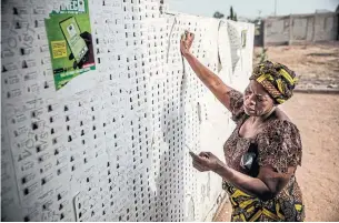  ?? LUIS TATO AFP/GETTY IMAGES ?? Nigeria's electoral watchdog postponed presidenti­al and parliament­ary elections for one week.