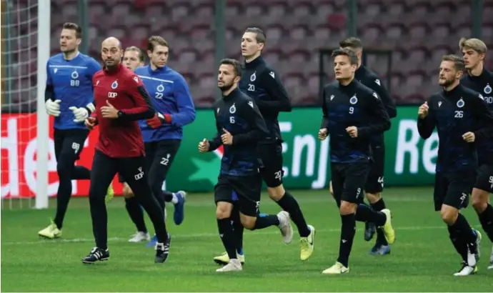  ??  ?? Club Brugge trainde gisteren in het Ali Sami Yenstadion van Galatasara­y. Wellicht staat
Siebe Schrijvers (m., nr. 16) in de spits.