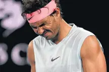  ?? WILLIAM WEST/AFP ?? Desistênci­a. Rafael Nadal sentiu dores desde o quarto set