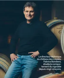  ??  ?? Le directeur technique du château des Laurets, Fabrice Bandiera, étudie le comporteme­nt du vignoble depuis vingt-cinq ans.