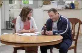  ?? DAVID GIESBRECHT, CBS ?? Erinn Hayes and Kevin James on “Kevin Can Wait.”