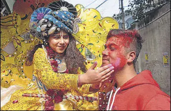 holi krishna stor