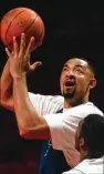  ?? AP 1998 ?? Juwan Howard was the fifth overall pick in the 1994 NBA draft by Washington and played 19 seasons in the NBA before becoming an assistant with Miami.