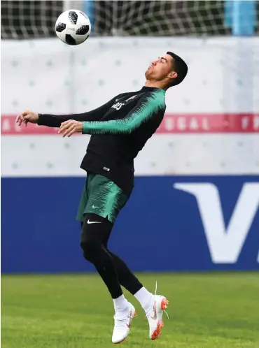 ?? Foto: AFP/Francisco Leong ?? Auf Cristiano Ronaldo liegen mal wieder alle portugiesi­schen Titelhoffn­ungen.