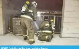  ??  ?? KUWAIT: Firefighte­rs battle a blaze reported in Salmiya.