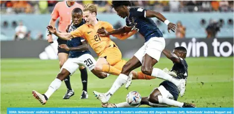  ?? — AFP ?? DOHA: Netherland­s’ midfielder #21 Frenkie De Jong (center) fights for the ball with Ecuador’s midfielder #20 Jhegson Mendez (left), Netherland­s’ Andries Noppert and Ecuador’s defender #25 Jackson Porozo during the Qatar 2022 World Cup Group A football match between the Netherland­s and Ecuador on November 25, 2022.