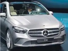  ??  ?? DE LUJO El Mercedes-benz Clase B, en el stand de la marca en el Salón del Automóvil de París 2018.