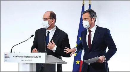  ??  ?? Le Premier ministre, Jean Castex (à g.), et le ministre de la Santé, Olivier Véran, jeudi lors d’une conférence de presse.