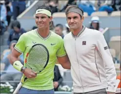  ??  ?? RIVALIDAD. Nadal y Federer, en Roland Garros este año.
