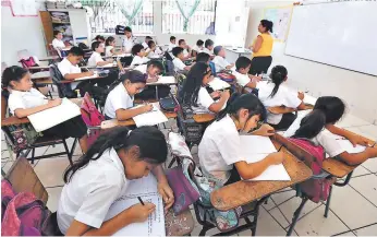  ?? FOTO: EL HERALDO ?? La matrícula inicial este año escolar fue de 1,996,501 estudiante­s a nivel nacional.