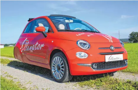  ??  ?? Beim Fiat 500 reduziert Wenzl Ellenriede­r den Radabstand an der Hinterachs­e so weit, dass der Wagen beim Tüv als Dreirad durchgeht.