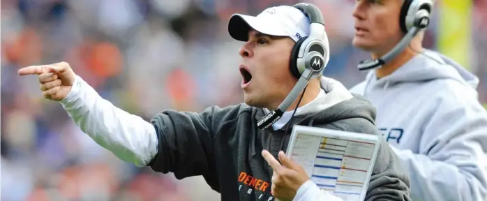  ?? | JACK DEMPSEY/ AP ?? Patriots offensive coordinato­r Josh McDaniels was only 32 when he was named the Broncos’ head coach in 2009. At the Super Bowl last season, he admitted hewasn’t ready for the job.