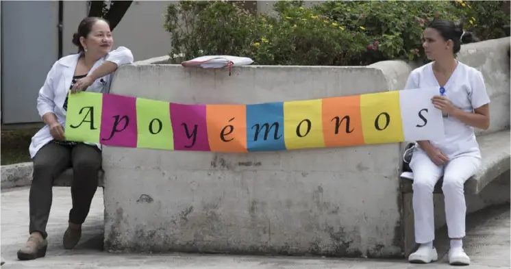  ?? PerSonal De enFermerÍa Del San JUan De DioS Se UniÓ en Una CamPaÑa Para DarSe ÁnimoS mienTraS lUCHan ConTra la CoViD-19/ FoTo CarloS gonzÁlez ??